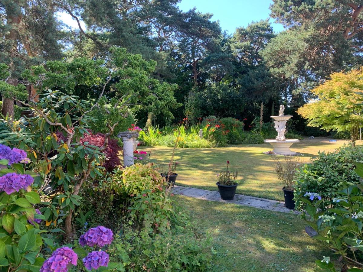 Heatherdene House Corfe Mullen Buitenkant foto
