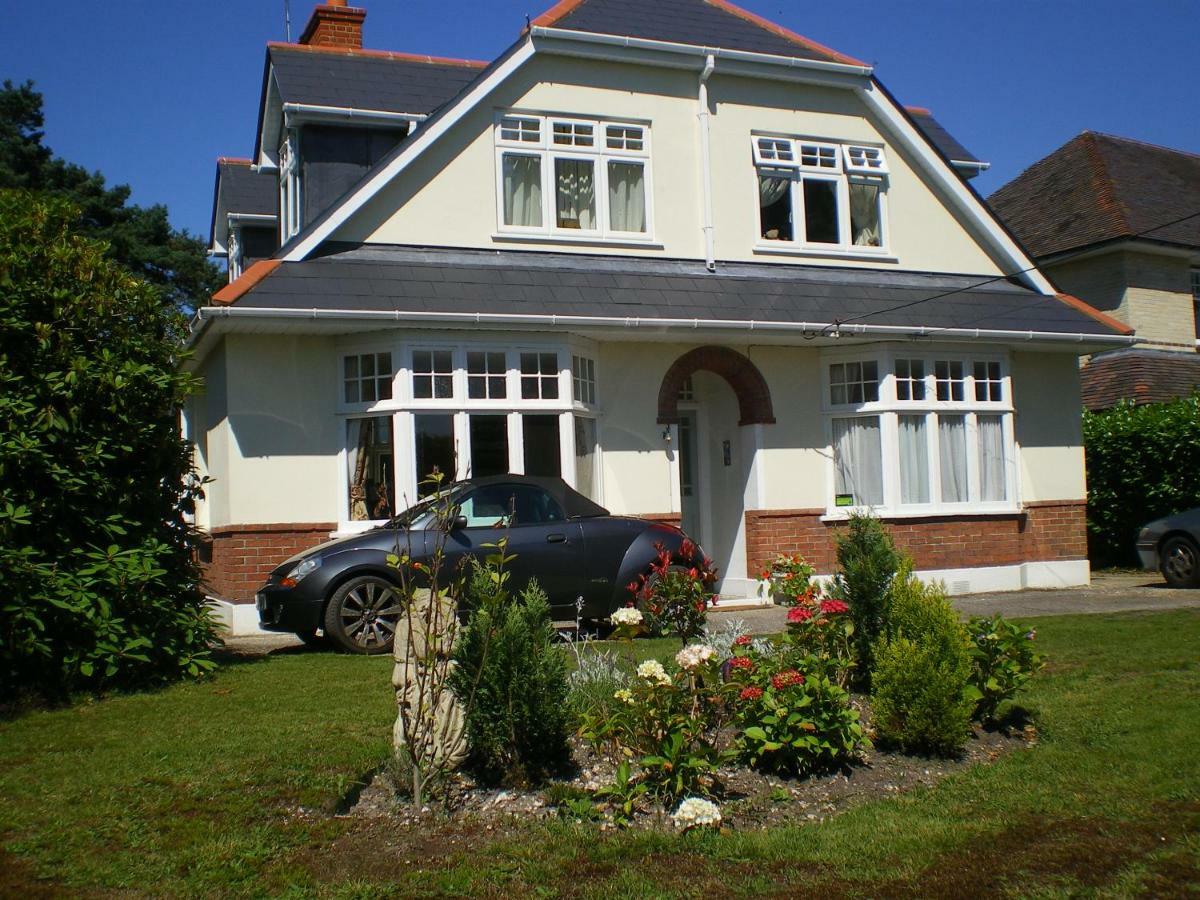 Heatherdene House Corfe Mullen Buitenkant foto